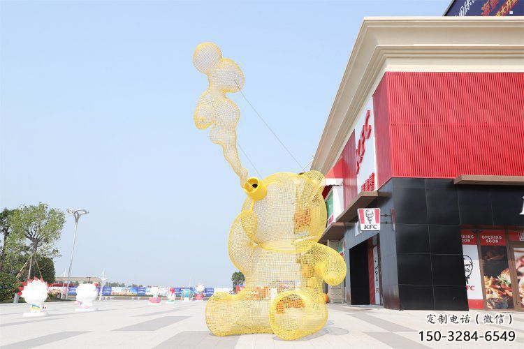 大型熊貓雕塑制作，花園小品，鏤空熊貓雕塑廠家