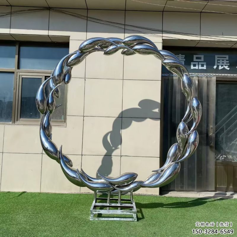 金魚雕塑訂做特供，室外軟裝，標(biāo)志圓環(huán)金魚雕塑供應(yīng)