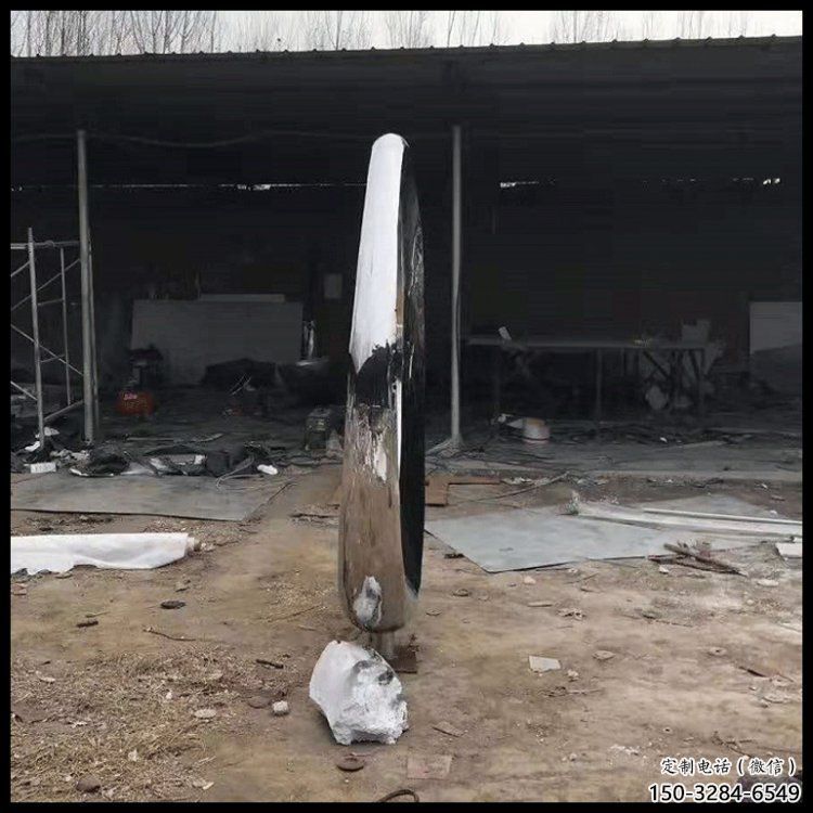 抽象月牙雕塑，小區(qū)雕塑，鏤空月牙雕塑制作精選