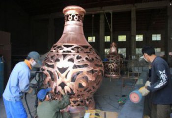 銅花瓶雕塑制作優(yōu)選，戶外雕塑，軟裝銅花瓶雕塑廠家