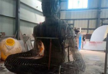 現(xiàn)代鏤空人物雕塑優(yōu)選，圓雕體系，鐵藝坐式人物雕塑選定