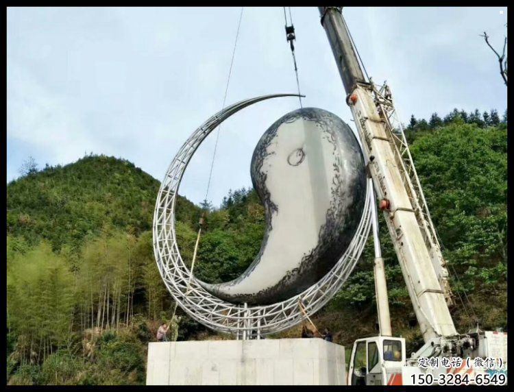 大型月亮雕塑，鍍銅景觀雕塑，鏡面工藝