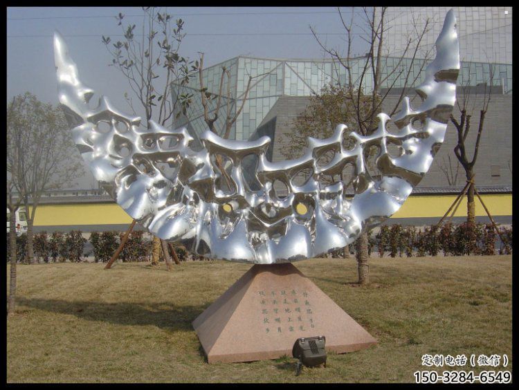 操場月亮船雕塑，鏤空景觀雕塑，噴砂制造