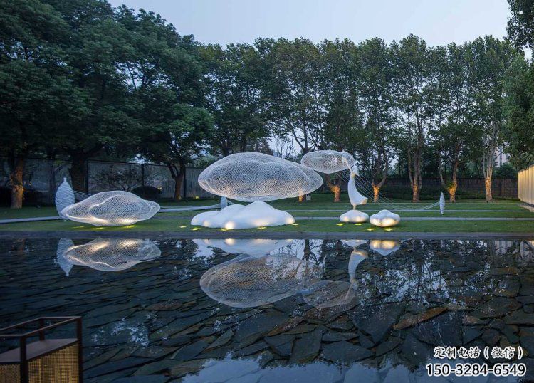 云朵雕塑供應(yīng)，花園小品，戶外鏤空云朵雕塑展品