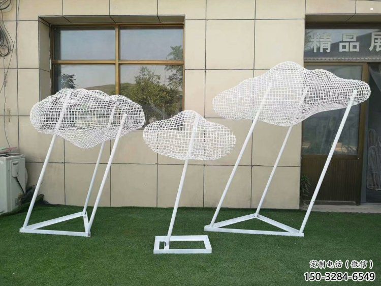 步行街云朵雕塑，鍛造景觀雕塑，鏤空方