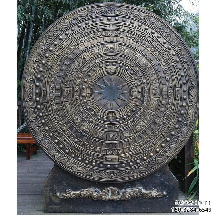 銅鼓雕塑選用，多彩藝術(shù)，鏤空銅鼓雕塑展品