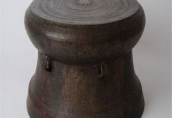 銅鼓雕塑專供，景區(qū)雕塑，城市銅鼓雕塑提供