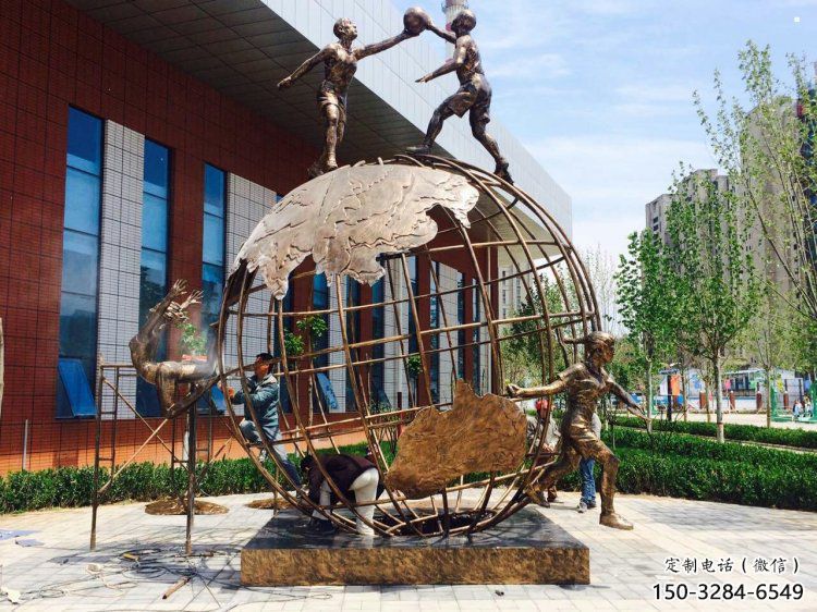 防城港地球儀雕塑選定，拉絲工藝，地球儀人物雕塑預(yù)定
