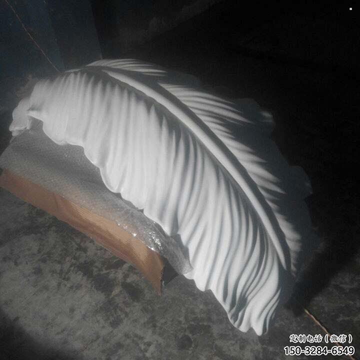 遵義羽毛雕塑供應，花園小品，酒店玻璃鋼羽毛雕塑展品