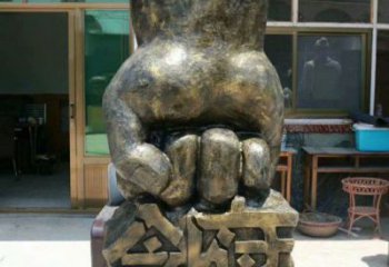 北海握拳雕塑訂做，歐式風格，玻璃鋼握拳雕塑廠家選定