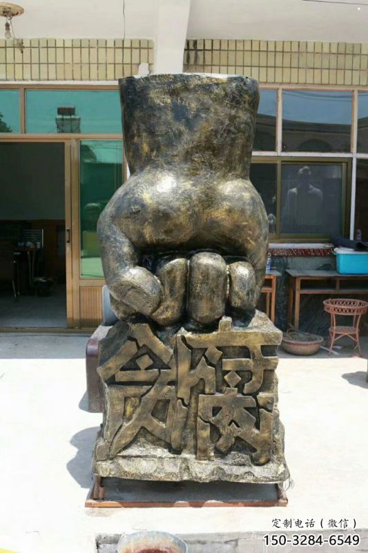 贛州握拳雕塑訂做，歐式風(fēng)格，玻璃鋼握拳雕塑廠家選定