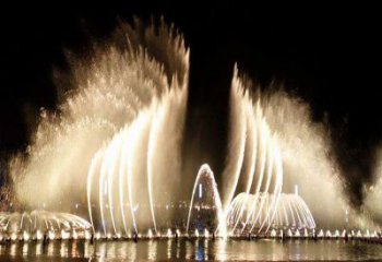 宜昌水景程控噴泉雕塑，高噴循環(huán)噴水方式設(shè)計制作