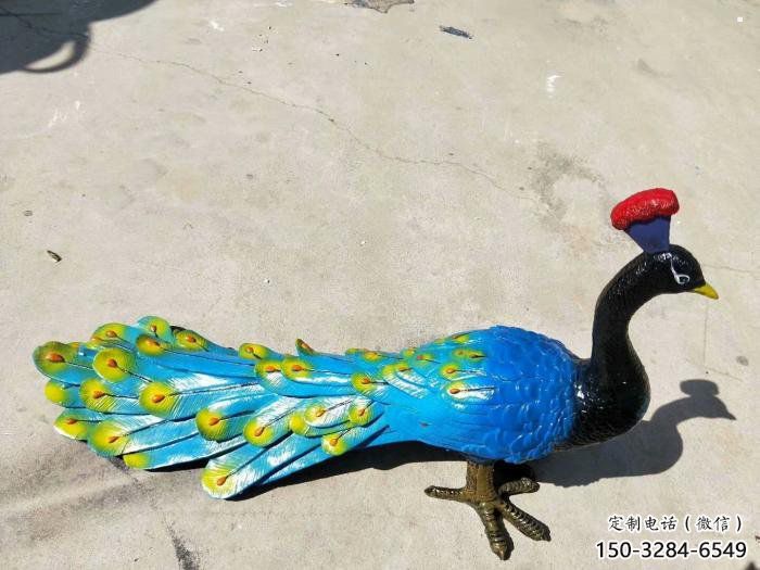 金鳳彩繪孔雀雕塑制作選用，景區(qū)案例，動(dòng)物美陳雕塑
